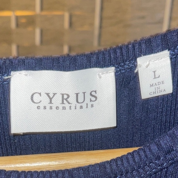 Cyrus Essentials Black Ribbed Tank Top - Picture 3 of 3